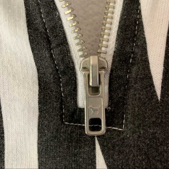 PINK Victoria’s Secret White & Black/Palm Tree 1/4 Zip Pullover - Size Small - Picture 3 of 9